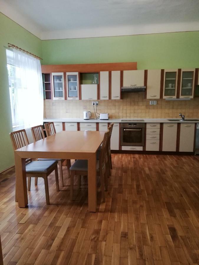 Apartmany Pod Divadlem Зноймо Экстерьер фото