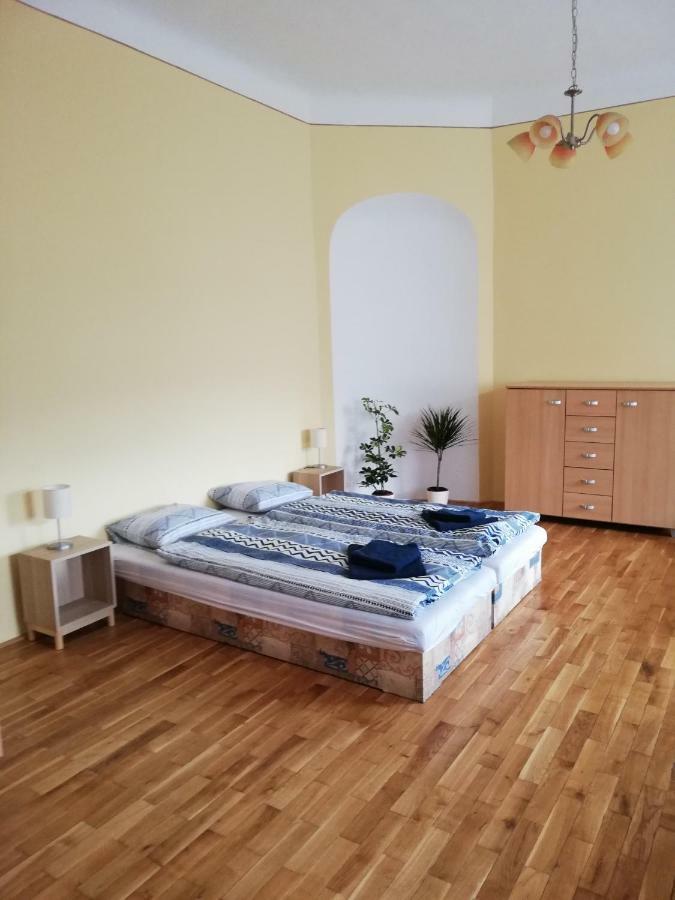 Apartmany Pod Divadlem Зноймо Экстерьер фото