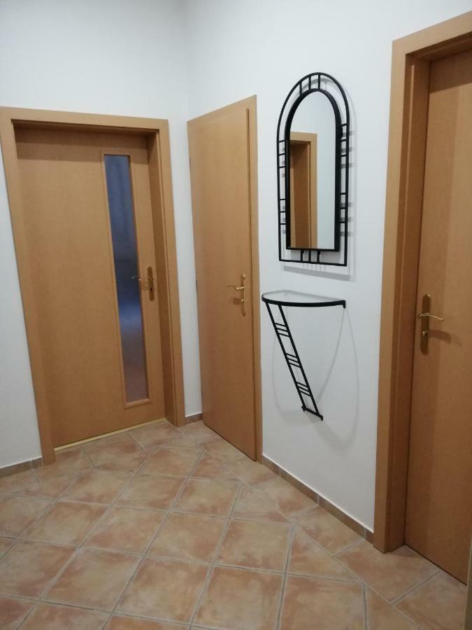 Apartmany Pod Divadlem Зноймо Экстерьер фото