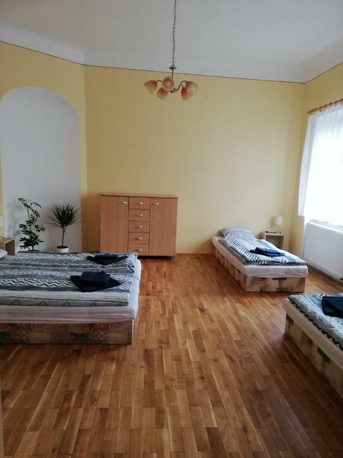 Apartmany Pod Divadlem Зноймо Экстерьер фото